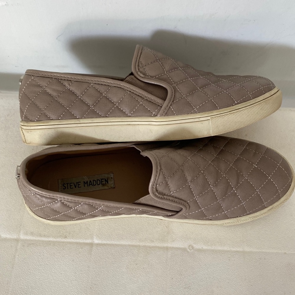 30:04 -  3/$25 Bundle Only - Steve Madden Ecentrcq Sneakers